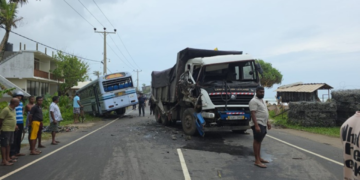 பேருந்து – லொரி நேருக்கு நேர் மோதி விபத்து; 05 பேர் காயம்!