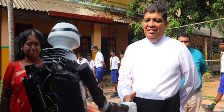 யாழ். சென் பற்றிக்ஸ் கல்லூரியில் மாணவர்களின் ரோபோட்டிக் புத்தாக்கக் கண்காட்சி!