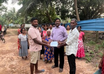 வீதிகளைச் சீரமைக்குமாறு புதுக்குடியிருப்பு மக்கள் ரவிகரன் எம்.பியிடம் கோரிக்கை!