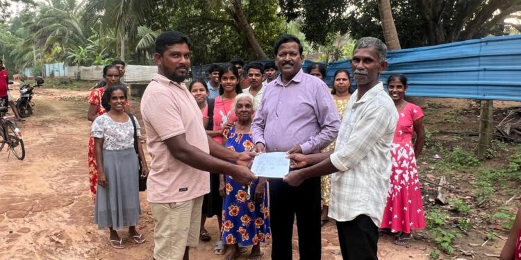 வீதிகளைச் சீரமைக்குமாறு புதுக்குடியிருப்பு மக்கள் ரவிகரன் எம்.பியிடம் கோரிக்கை!